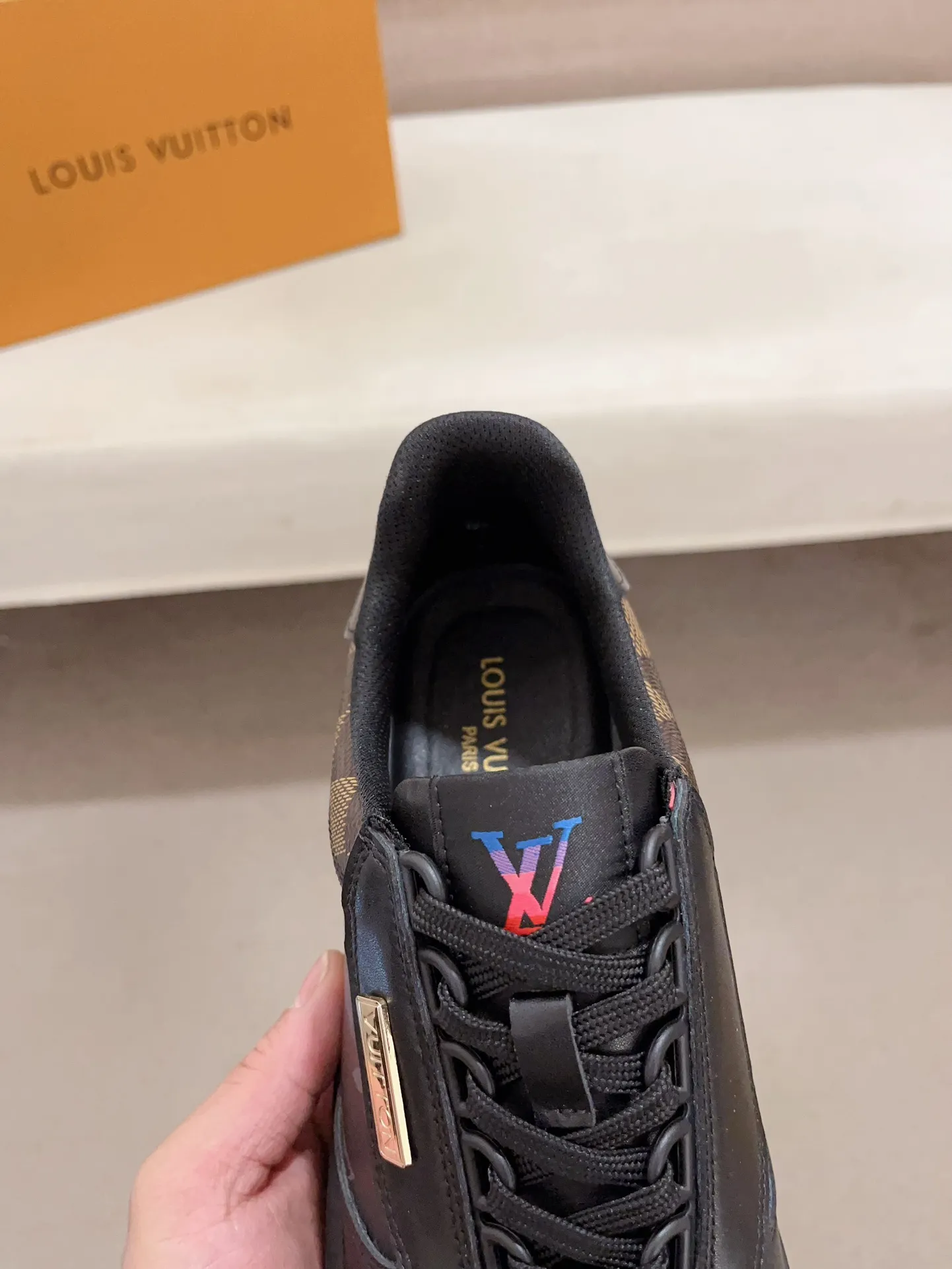 Men's shoes💰 400💰Louis Vuitton (Louis Vuitton/LV top 🔍🔍new model is on sale at the same time at the counter, upper 🇮🇹 imported first-layer cowhide from Italy, fully imported sheepskin lining 💪💪, completely 1⃣️ to 1⃣️ replica 🇮🇹💪💪 , ⚠Sole: Original sole provided by the original factory, exclusive movable molded sole, super comfortable, ⚠Original factory goods, 🔍🔍high quality, can be entered and exited the counter at will, welcome to compare⚠Code number: 38-44 (45 can be customized).
